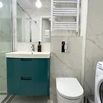 B2 - Noble - Haven - Shared Bathroom Appartement Warschau