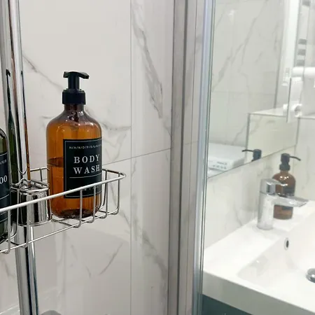 B2 - Noble - Haven - Shared Bathroom Apartman *